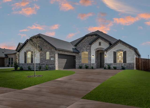 Property at 34 Harrier St, Joshua, TX 76058, 4 beds, 2 baths