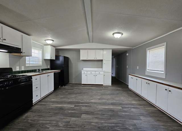 Property at 5855 Mellinger Dr, Saginaw, MI 48601, 3 beds, 2 baths