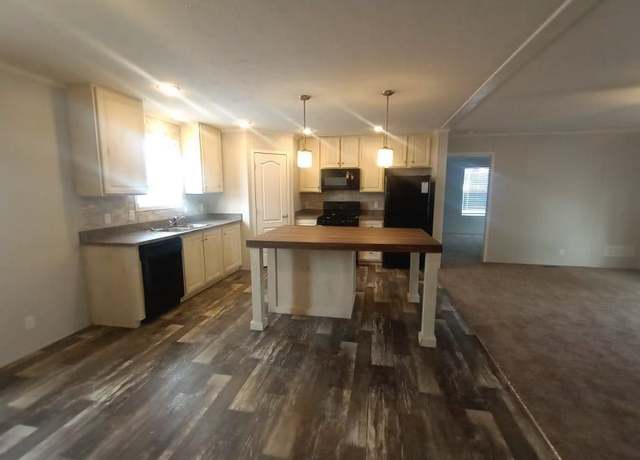 Property at 2007 Cottonwood Ct, Columbus, MI 48063, 3 beds, 2 baths