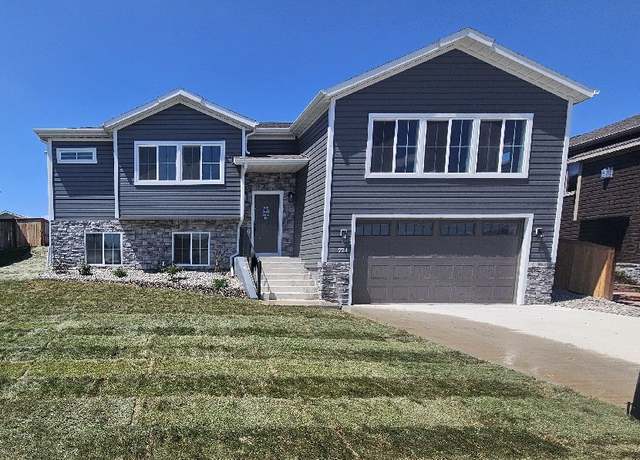 Property at 724 Lancelot St, Sheridan, WY 82801, 4 beds, 3 baths