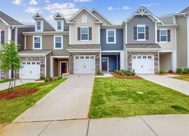 Property at 4035 Lawnview Dr, Charlotte, NC 28269, 3 beds, 2.5 baths