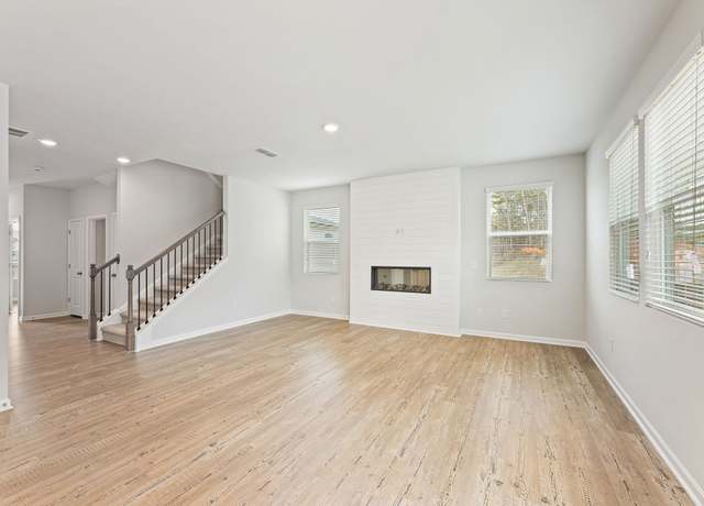 Property at 5304 Carodel Farm Way, Flowery Branch, GA 30542, 4 beds, 3 baths
