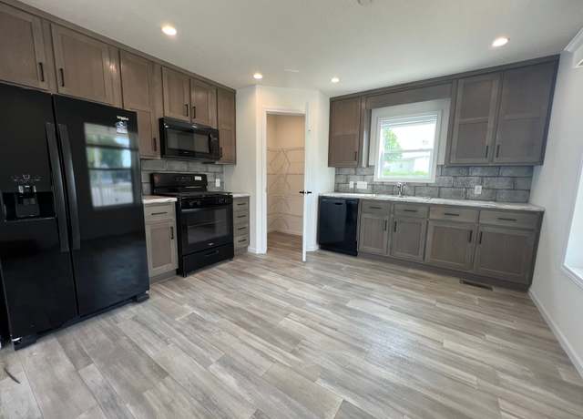 Property at 1137 Rochford Dr #409, Wayland, MI 49348, 3 beds, 2 baths
