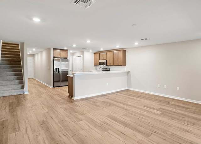 Property at 2765 Walden Town Cir, Plant City, FL 33566, 3 beds, 2 baths