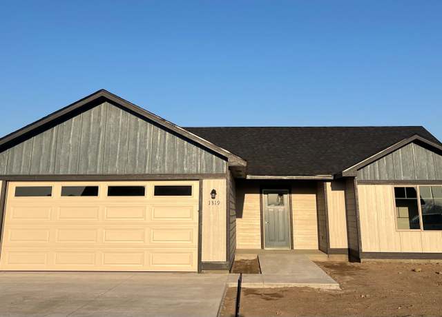 Property at 1319 Broce Bnd, Dodge City, KS 67801, 3 beds, 2 baths