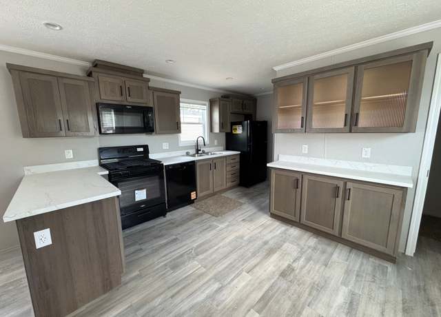 Property at 21077 Laroche Drive South Site #1212, Macomb, MI 48044, 3 beds, 2 baths