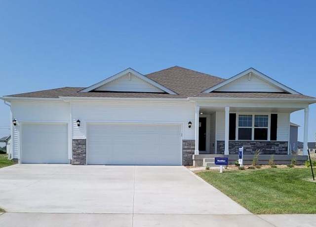 Property at 206 41st St SW, Altoona, IA 50009, 4 beds, 3 baths