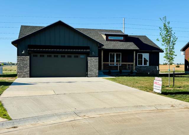 Property at 803 Brexley Ct, Dodge City, KS 67801, 3 beds, 2 baths