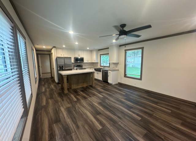 Property at 1422 Hill Pne, Huntsville, TX 77340, 2 beds, 2 baths