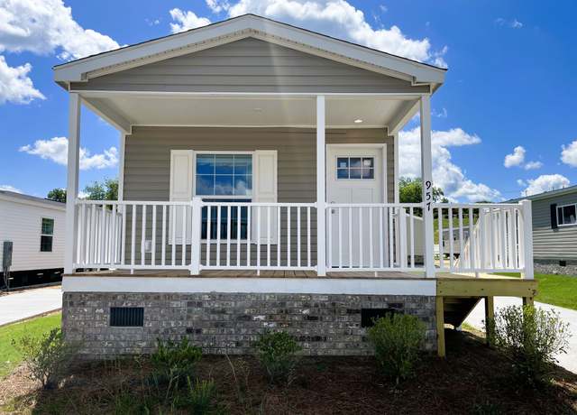 Property at 957 Atlanta Dr, Spartanburg, SC 29306, 3 beds, 2 baths