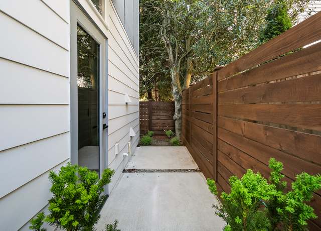 Property at 828 NW 52nd St Unit B, Seattle, WA 98117, 2 beds, 2 baths