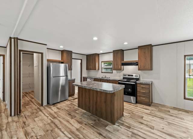 Property at 6201 W Bert Kouns Industrial Loop #51, Shreveport, LA 71129, 4 beds, 2.5 baths