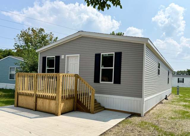 Property at 1825 Emerald Ct, Mishawaka, IN 46544, 3 beds, 2 baths