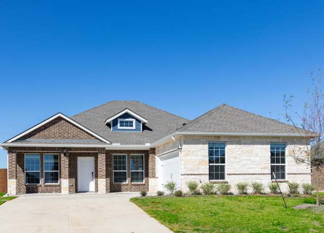 Property at 1435 Springbrook Dr, Waxahachie, TX 75165, 4 beds, 2 baths