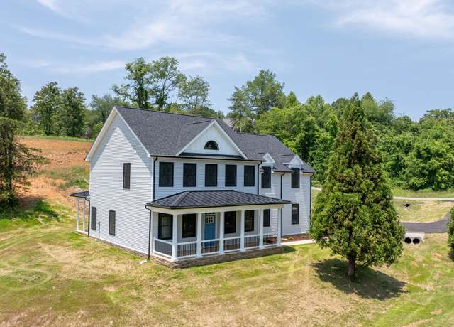 Property at 79 Thornblade Way, Blue Ridge, VA 24064, 4 beds, 2.5 baths