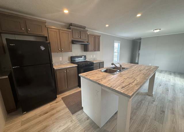 Property at 21015 Suzette Site #645, Macomb, MI 48044, 3 beds, 2 baths