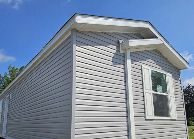 Property at 5805 Mellinger Dr, Saginaw, MI 48601, 3 beds, 2 baths