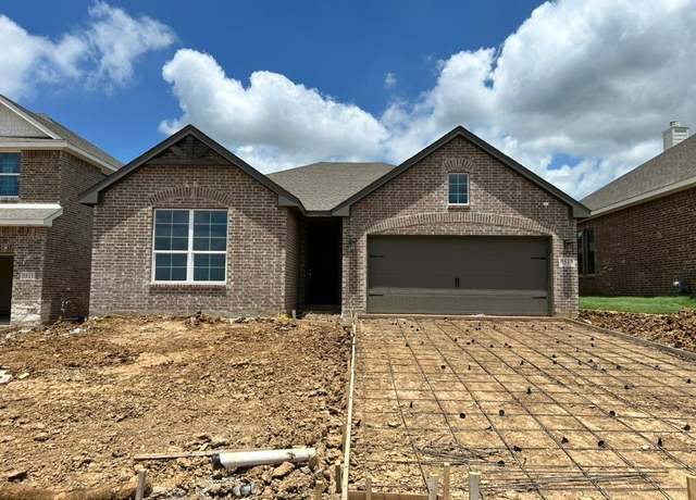 Property at 3513 Columbus St, Gainesville, TX 76240, 4 beds, 2 baths