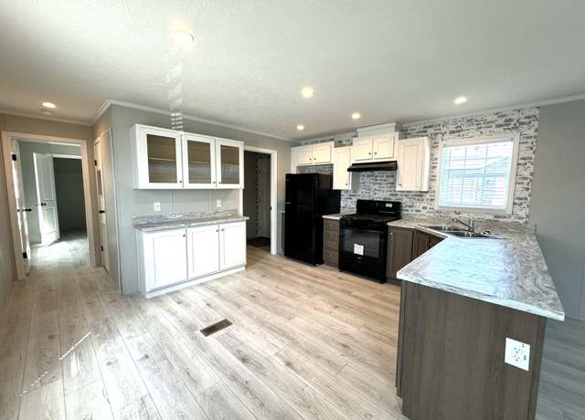 Property at 21036 Martineau Drive Site #633, Macomb, MI 48044, 2 beds, 2 baths
