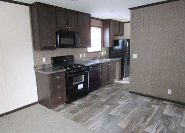 Property at 17045 Sleepy Hollow Blvd, Holly, MI 48442, 2 beds, 2 baths