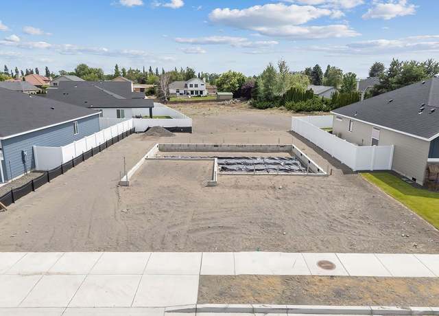 Property at 4511 W Thrush St, Moses Lake, WA 98837, 5 beds, 3 baths