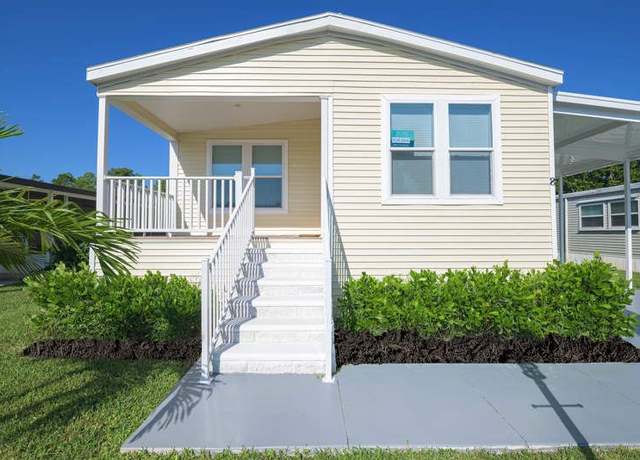 Property at 8 Queen Palm Dr, Naples, FL 34114, 2 beds, 2 baths