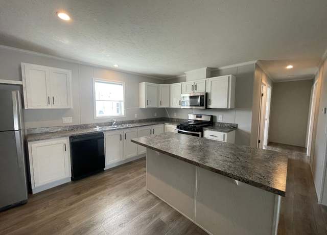 Property at 69 Ashley Cir, Swartz Creek, MI 48473, 4 beds, 2 baths