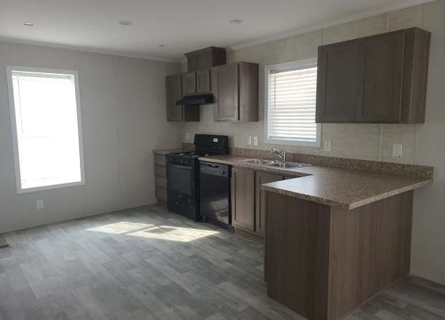 Property at 1317 Calgary Dr, Muskegon, MI 49444, 3 beds, 2 baths
