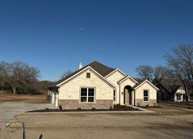 Property at 2105 Crystal Palace Blvd, Alvarado, TX 76009, 4 beds, 3 baths