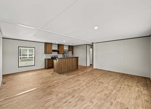 Property at 6201 W Bert Kouns Industrial Loop #36, Shreveport, LA 71129, 3 beds, 2 baths