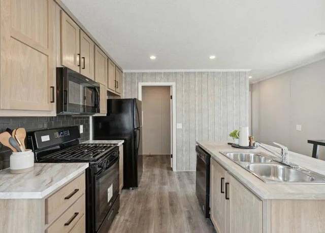 Property at 21081 Claudette Site #664, Macomb, MI 48044, 2 beds, 2 baths