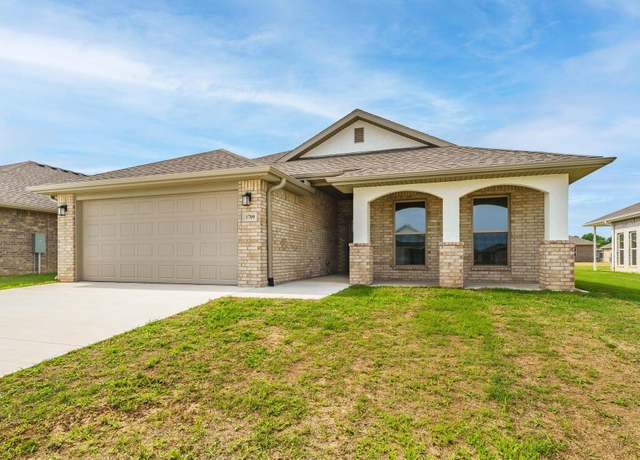 Property at 1709 Edwards St, Pea Ridge, AR 72751, 3 beds, 2 baths