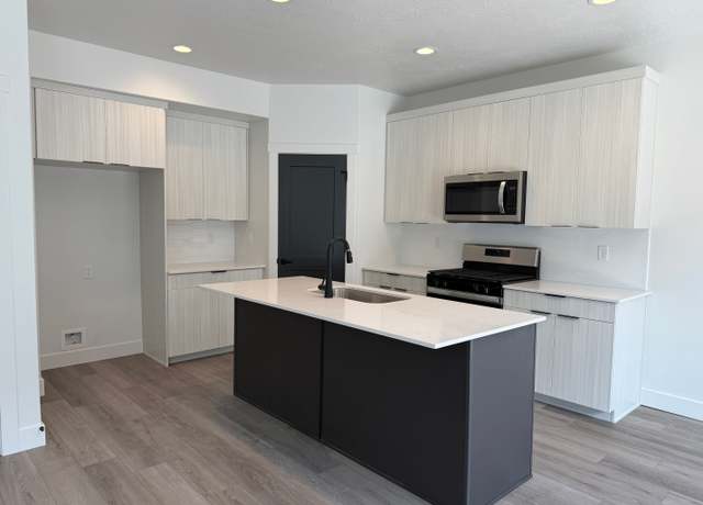 Property at 3664 S 4600 W, West Haven, UT 84401, 3 beds, 2.5 baths