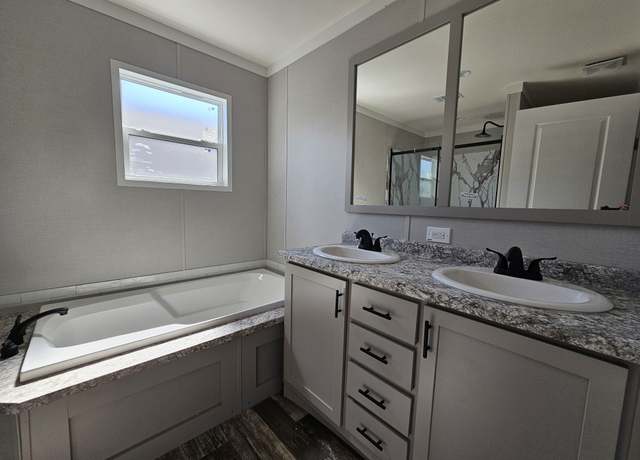 Property at 3115 SW Loop 410 #7, San Antonio, TX 78227, 3 beds, 2 baths