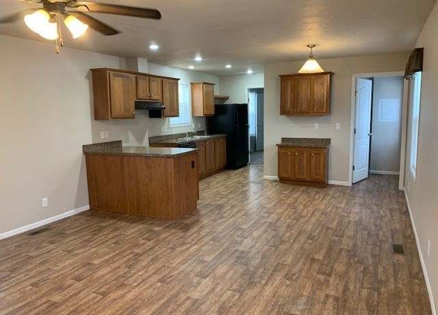 Property at 2506 Lawndale Rd, Grand Forks, ND 58201, 3 beds, 2 baths