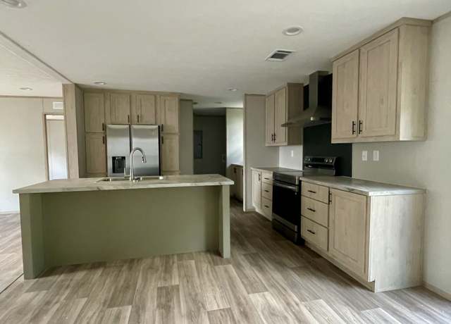Property at 683 Queens Rd, Gainesville, FL 32607, 3 beds, 2 baths