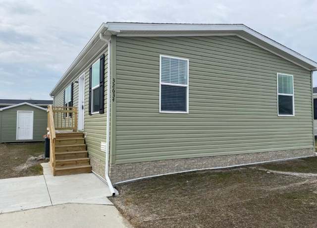 Property at 32634 Lewis Ct, New Haven, MI 48048, 3 beds, 2 baths