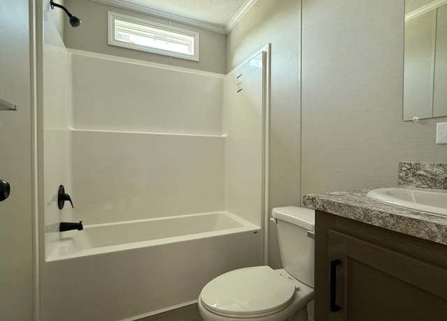 Property at 294 Wroble Dr, Marion, IA 52302, 3 beds, 2 baths