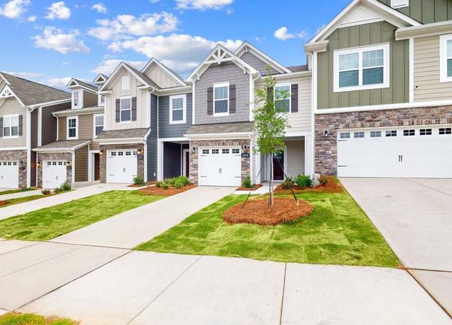 Property at 4039 Lawnview Dr, Charlotte, NC 28269, 3 beds, 2.5 baths