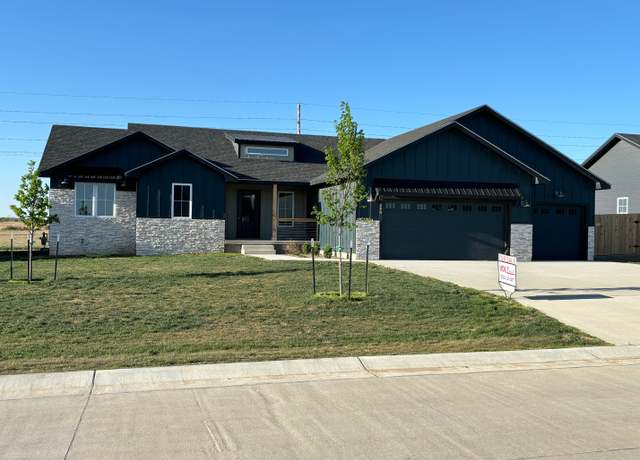 Property at 809 Braxley Ct, Dodge City, KS 67801, 3 beds, 2 baths