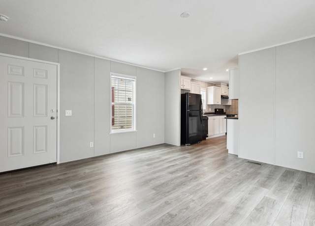 Property at 45738 Carousel Drive W Site #102, Macomb, MI 48044, 3 beds, 2 baths