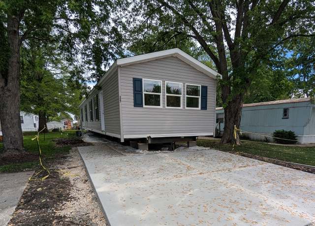 Property at 337 Country Elms Est #337, Galesburg, IL 61401, 3 beds, 2 baths