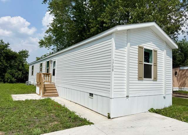 Property at 1708 Chessington Dr, Mishawaka, IN 46544, 3 beds, 2 baths
