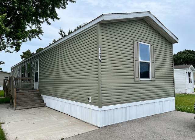 Property at 1416 Iowa Pl, Sturgeon Bay, WI 54235, 3 beds, 2 baths