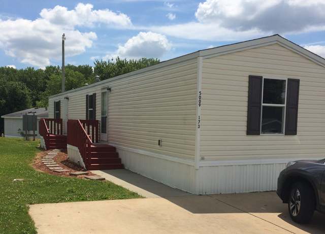 Property at 5009 N Clark St, Davenport, IA 52806, 3 beds, 2 baths