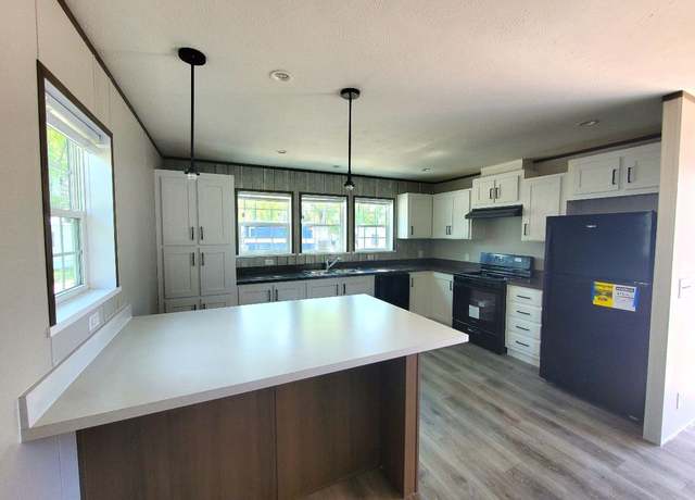 Property at 970 S 74th Ter #365, Kansas City, KS 66111, 3 beds, 2 baths