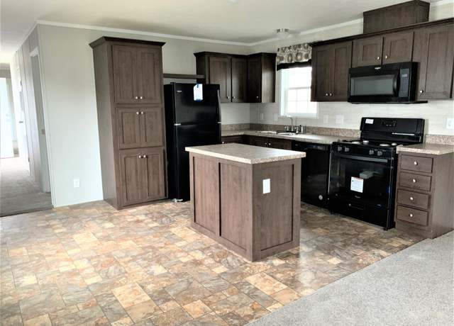 Property at 17076 Canterbury Cir, Holly, MI 48442, 3 beds, 2 baths