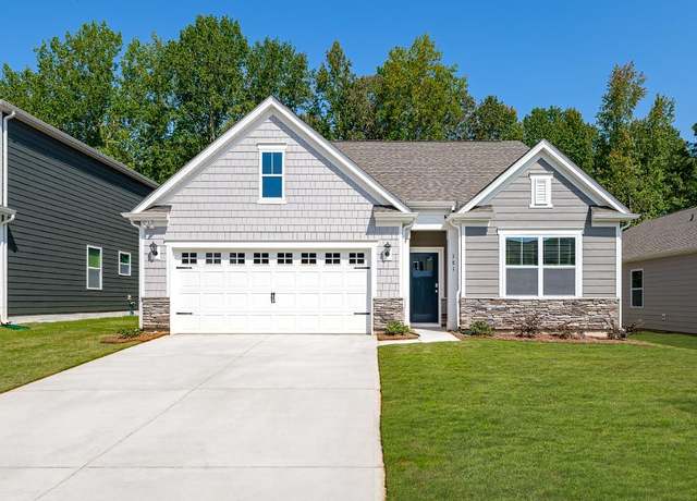 Property at 41 Woodvale Dr, Waynesville, NC 28786, 3 beds, 2 baths