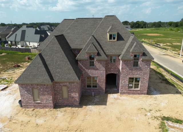 Property at 318 Beckham Dr, Collierville, TN 38017, 5 beds, 5.5 baths