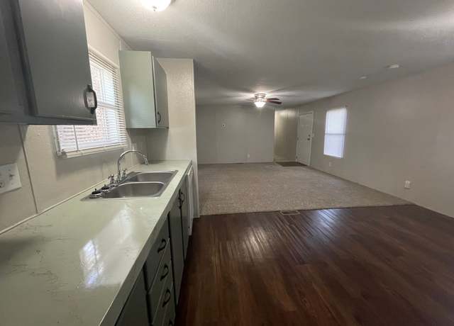 Property at 707 Circle Dr, Huntsville, TX 77340, 3 beds, 2 baths